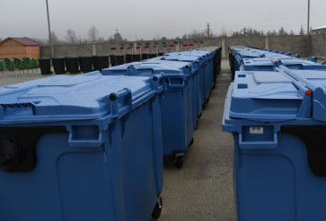 Müllcontainer und andere Ausrüstung für Georgien